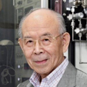 Исаму Акасаки (Isamu Akasaki)